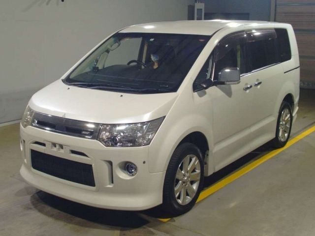 12624 MITSUBISHI DELICA D5 CV5W 2012 г. (TAA Yokohama)